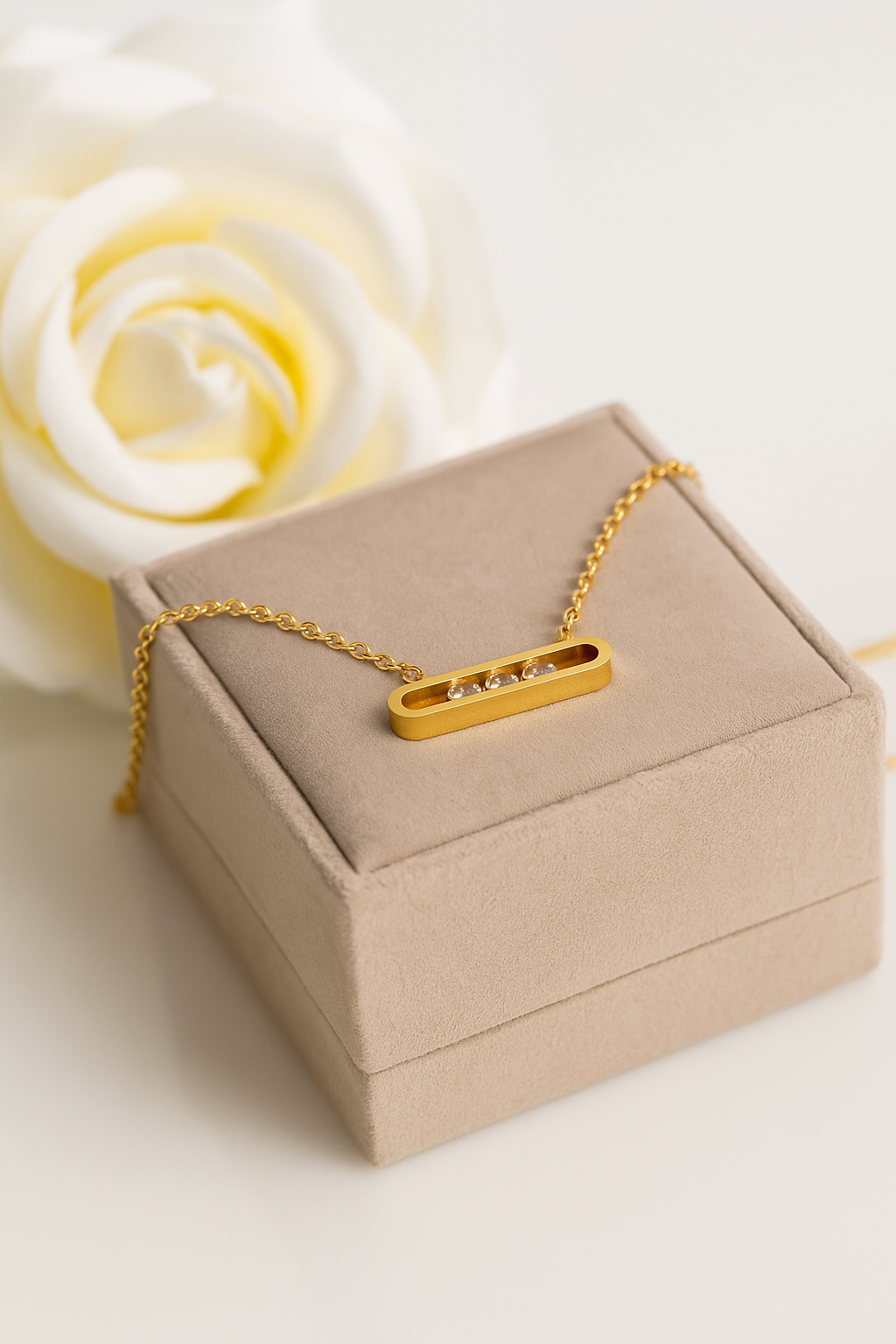 Stones bar necklace