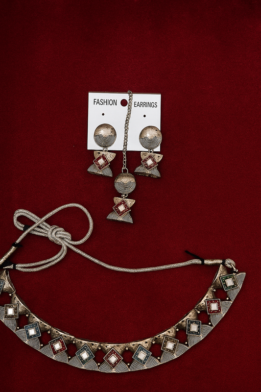 Statement necklace